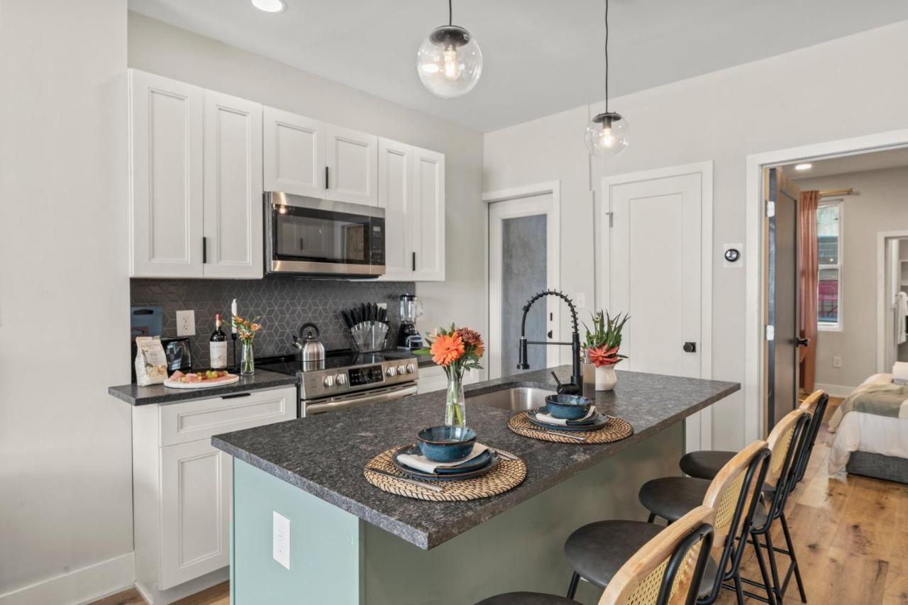 Passyunk Square Spacious 1 Bedroom Oasis- Huge Deck フィラデルフィア エクステリア 写真
