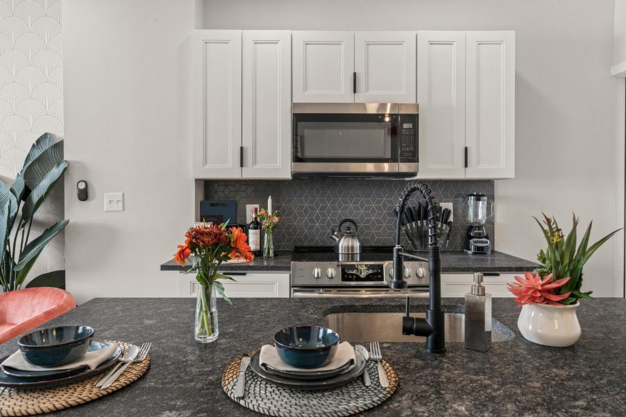 Passyunk Square Spacious 1 Bedroom Oasis- Huge Deck フィラデルフィア エクステリア 写真